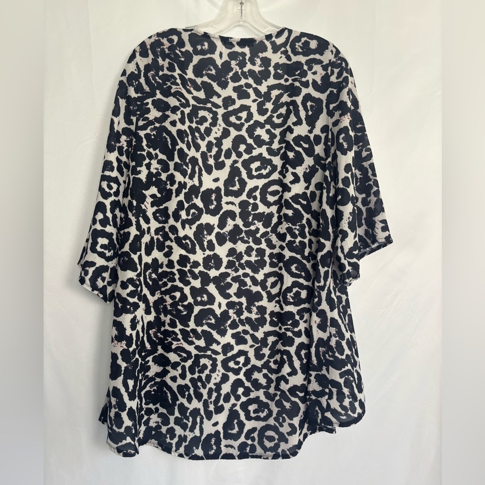 Pink Milly leopard print open-front garment is a lightweight, sheer kimono - Picture 7 of 10